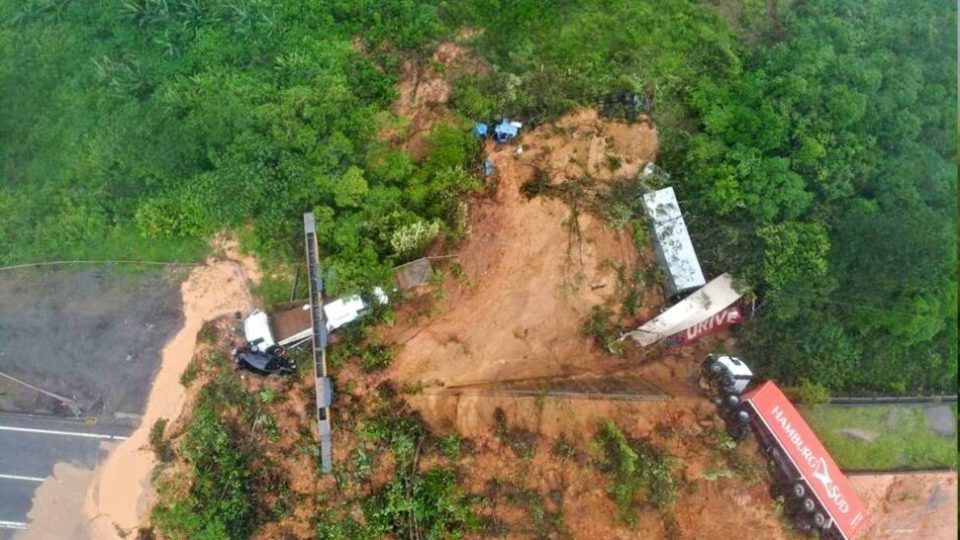 Paraná monta gabinete de crise para atender deslizamentos de terra em rodovias